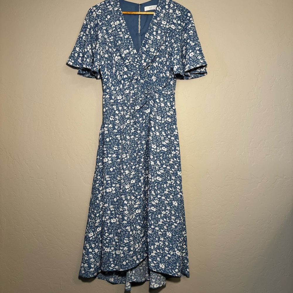 ASTR The Label Soft Blue and White Floral Midi Faux Wrap Dress Size Medium